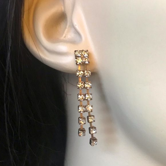 Jewelry - Dazzling rhinestone stunner earrings